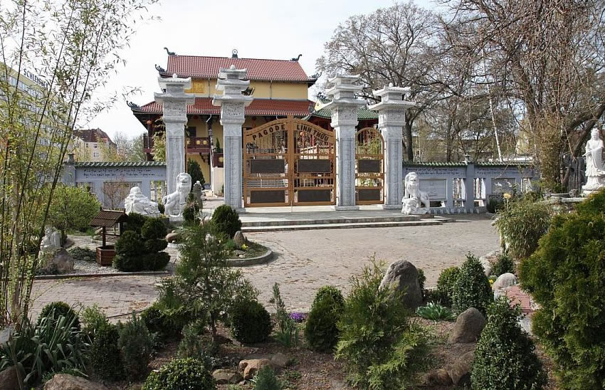 The Linh Thuu Pagoda, Berlin's most beautiful buddhist temple