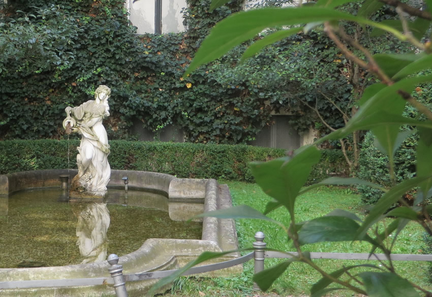 This secret garden in Berlin is a tranquil oasis complete with ornamental pool