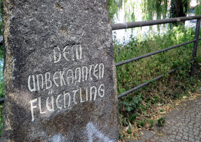 Memorial to the Unbekannten Flüchtling' or 'Unknown Fugitive' - later named as Udo Düllick - who tragically drowned while trying to swim the river here from East to West Berlin