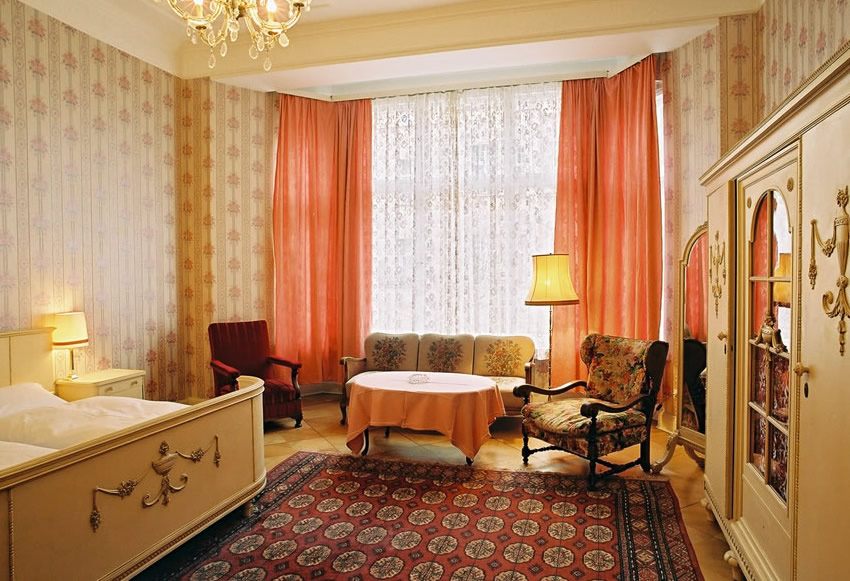 Stay in Berlin in vintage style: the Hotel-Pension Funk