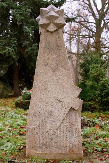 Hidden places Berlin: an Expressionist tomb by Max Taut in a Kreuzberg, Berlin cemtery
