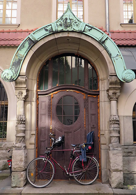 Entrance to the historic villa Groterjan, Berlin