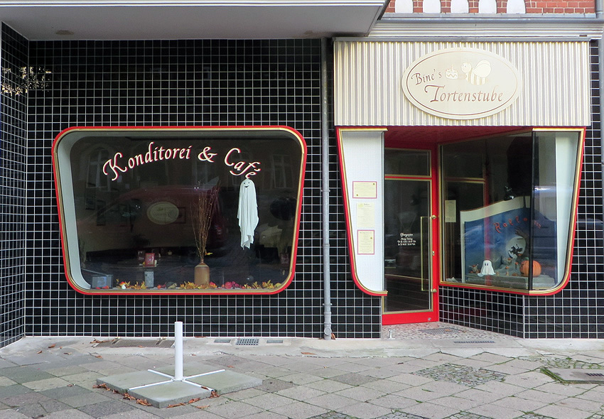 An amazing 1950s storefront, Berlin