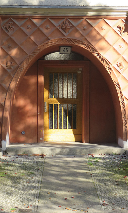 A deocrative entranceway in Berlin's Ceciliengärten garden estate