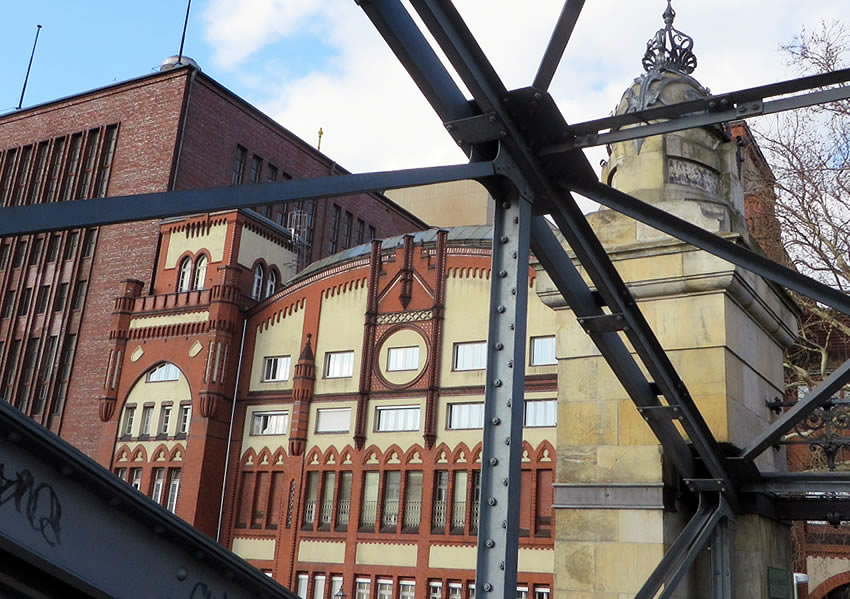 Grand industrial architecture beside the Spree, Berlin: Charlottenburg Electric Kraftwerk and Siemenssteg bridge