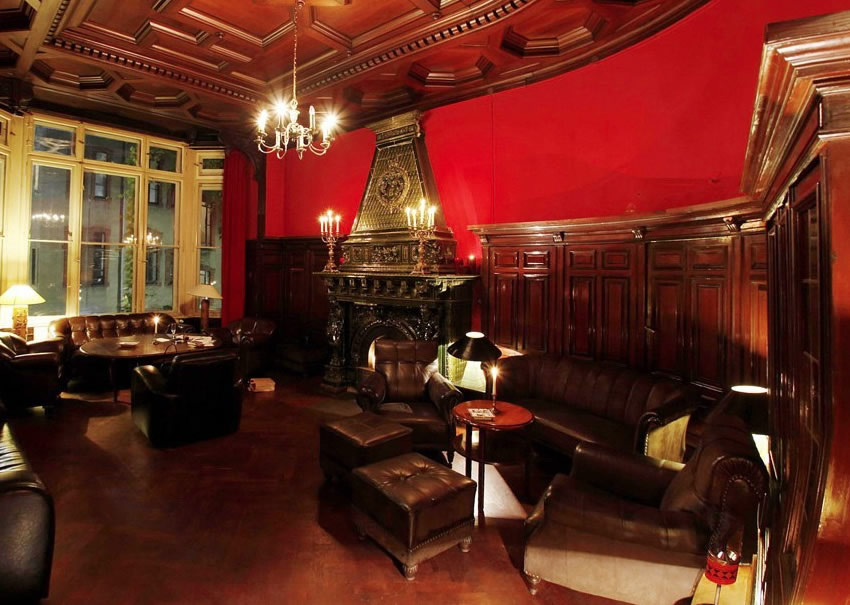 An amazing, hidden historic salon in Berlin
