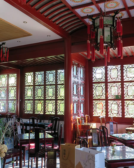 The impressive interior of the Chinese teahouse in Berlin