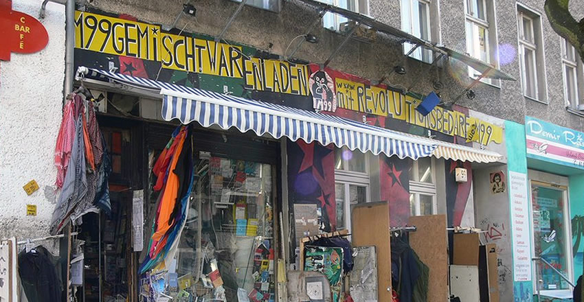  M99 Gemischtwarenladen mit Revolutionsbedarf: left-wing store, Berlin