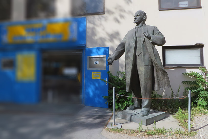 Lenin statue in Kreuzberg, Berlin 