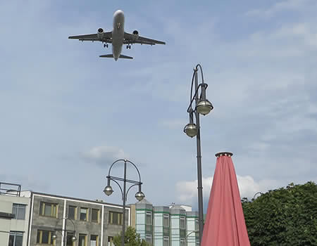 Watch the aeroplanes woosh directly overhead at Berlin's Kurt Schumacher Platz
        