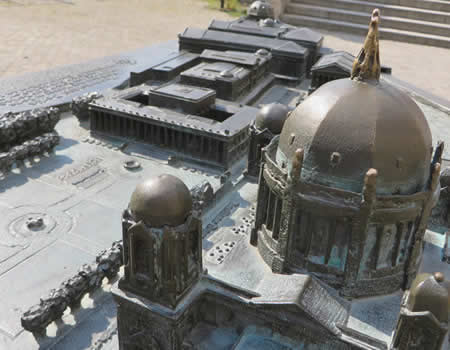 Alternative Berlin travel guide: a tactile model of the Museumsinsel
