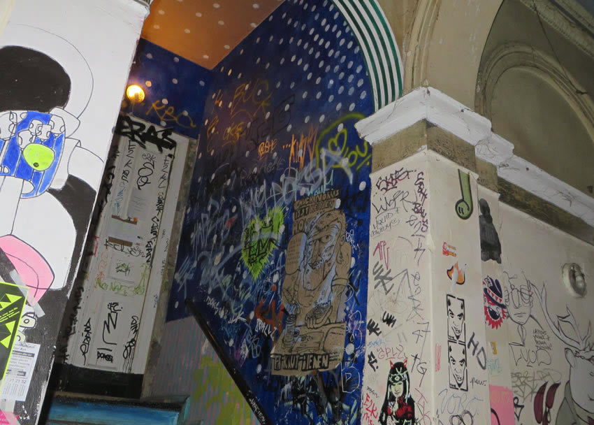 Grafitti in hallway, 86 Kastanienallee